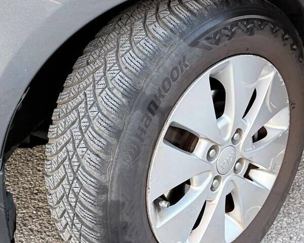 Серый Киа Рио, объемом двигателя 1.6 л и пробегом 104 тыс. км за 8000 $, фото 9 на Automoto.ua