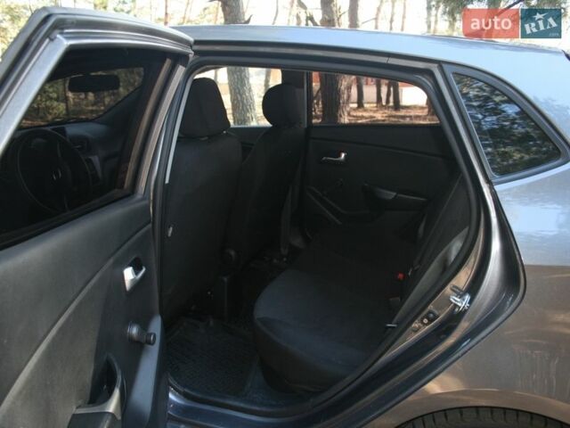 Сірий Кіа Ріо, об'ємом двигуна 1.4 л та пробігом 116 тис. км за 6500 $, фото 9 на Automoto.ua