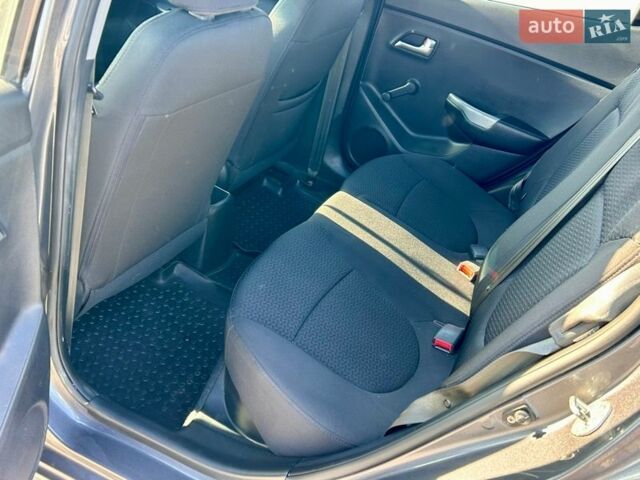 Сірий Кіа Ріо, об'ємом двигуна 1.4 л та пробігом 80 тис. км за 8200 $, фото 13 на Automoto.ua