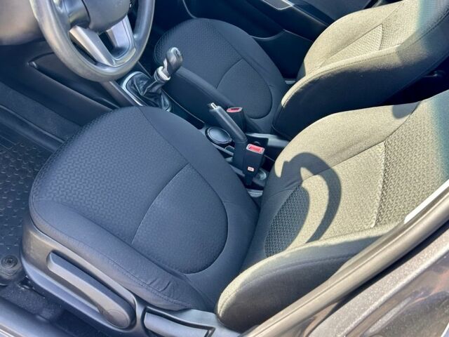 Сірий Кіа Ріо, об'ємом двигуна 1.4 л та пробігом 80 тис. км за 8200 $, фото 11 на Automoto.ua