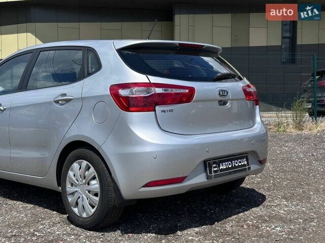 Сірий Кіа Ріо, об'ємом двигуна 1.4 л та пробігом 62 тис. км за 7990 $, фото 5 на Automoto.ua