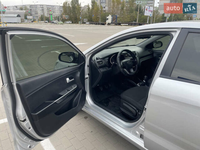 Сірий Кіа Ріо, об'ємом двигуна 1.4 л та пробігом 226 тис. км за 7000 $, фото 20 на Automoto.ua