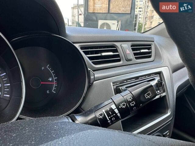 Сірий Кіа Ріо, об'ємом двигуна 1.4 л та пробігом 62 тис. км за 7690 $, фото 22 на Automoto.ua