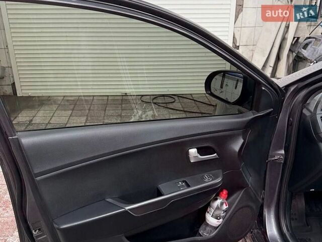 Сірий Кіа Ріо, об'ємом двигуна 1.4 л та пробігом 152 тис. км за 7500 $, фото 15 на Automoto.ua