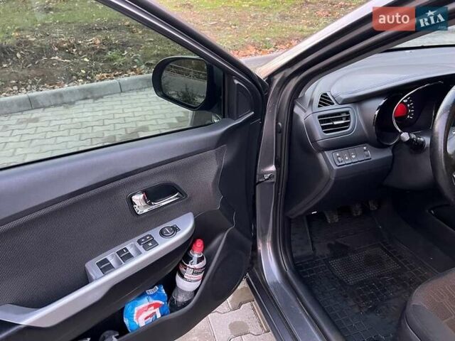Кіа Ріо 2012 у Одесі на Automoto.ua Сірий Кіа Ріо, об'ємом двигуна 1.6 л та пробігом 103 тис. км за 6650 $, фото 9 на Automoto.ua