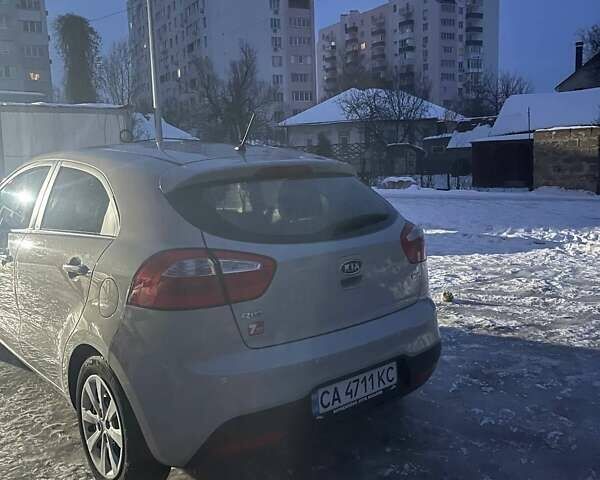 Серый Киа Рио, объемом двигателя 1.12 л и пробегом 220 тыс. км за 5750 $, фото 4 на Automoto.ua