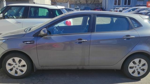 Сірий Кіа Ріо, об'ємом двигуна 1.4 л та пробігом 80 тис. км за 7000 $, фото 3 на Automoto.ua