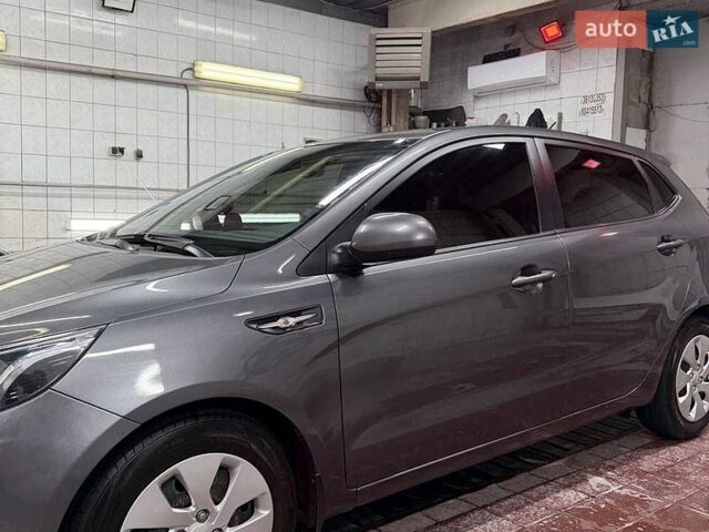 Сірий Кіа Ріо, об'ємом двигуна 1.4 л та пробігом 152 тис. км за 7500 $, фото 4 на Automoto.ua
