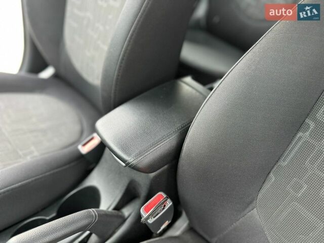 Сірий Кіа Ріо, об'ємом двигуна 1.59 л та пробігом 53 тис. км за 9700 $, фото 28 на Automoto.ua