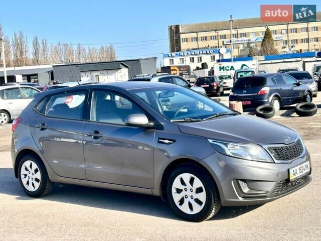 Сірий Кіа Ріо, об'ємом двигуна 1.4 л та пробігом 80 тис. км за 8200 $, фото 2 на Automoto.ua