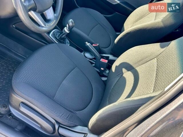 Сірий Кіа Ріо, об'ємом двигуна 1.4 л та пробігом 80 тис. км за 8200 $, фото 11 на Automoto.ua