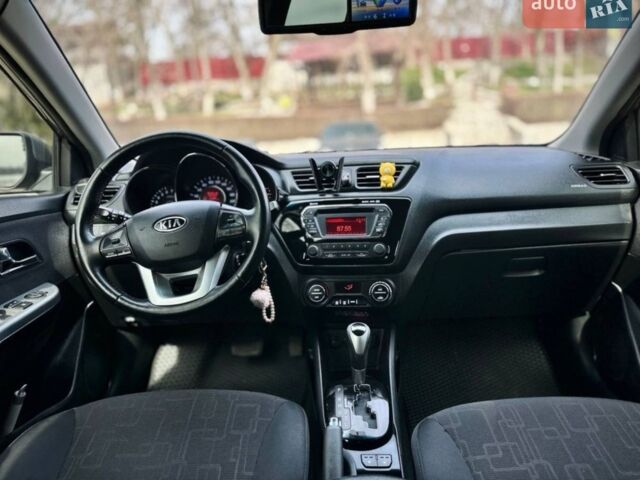 Сірий Кіа Ріо, об'ємом двигуна 1.6 л та пробігом 150 тис. км за 7900 $, фото 6 на Automoto.ua