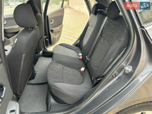 Сірий Кіа Ріо, об'ємом двигуна 1.59 л та пробігом 53 тис. км за 9700 $, фото 35 на Automoto.ua
