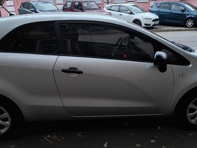 Серый Киа Рио, объемом двигателя 1.12 л и пробегом 194 тыс. км за 7200 $, фото 2 на Automoto.ua