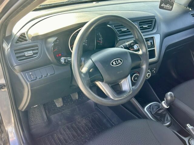 Сірий Кіа Ріо, об'ємом двигуна 1.4 л та пробігом 80 тис. км за 8200 $, фото 12 на Automoto.ua