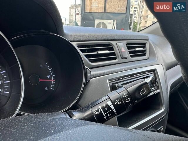 Серый Киа Рио, объемом двигателя 1.4 л и пробегом 62 тыс. км за 7990 $, фото 22 на Automoto.ua