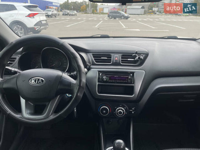 Сірий Кіа Ріо, об'ємом двигуна 1.4 л та пробігом 226 тис. км за 7000 $, фото 32 на Automoto.ua