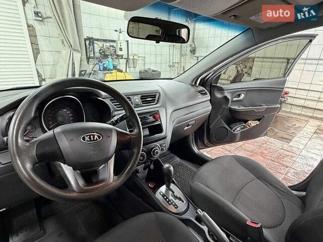 Сірий Кіа Ріо, об'ємом двигуна 1.4 л та пробігом 152 тис. км за 7500 $, фото 11 на Automoto.ua