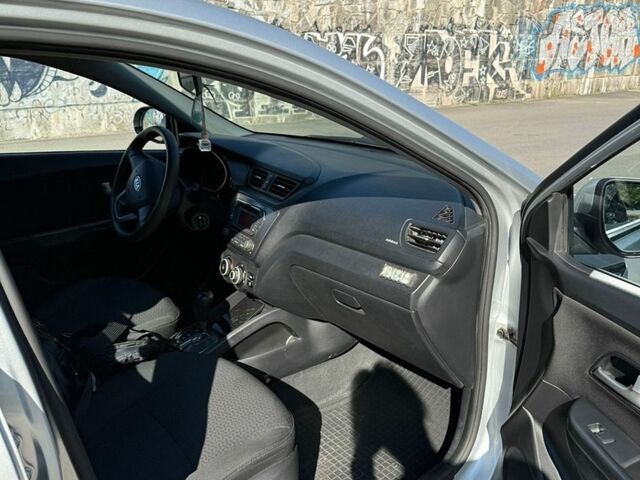 Серый Киа Рио, объемом двигателя 1.6 л и пробегом 125 тыс. км за 7700 $, фото 12 на Automoto.ua