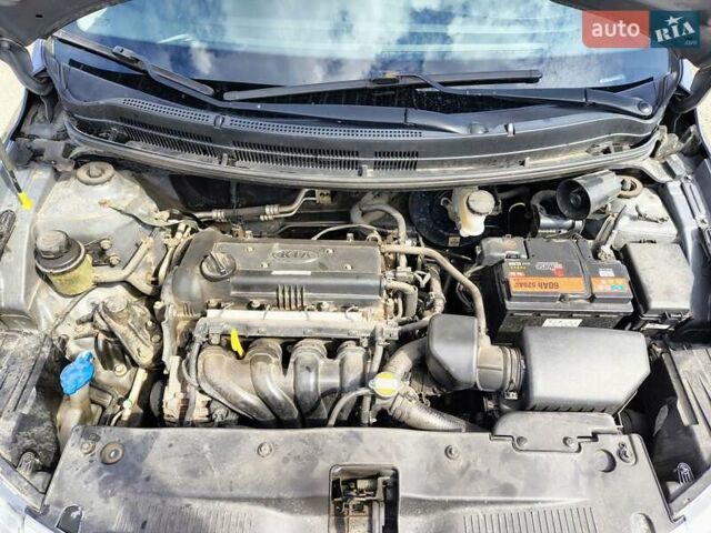 Серый Киа Рио, объемом двигателя 1.59 л и пробегом 271 тыс. км за 6800 $, фото 3 на Automoto.ua