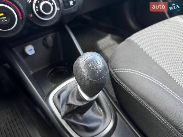 Серый Киа Рио, объемом двигателя 1.4 л и пробегом 62 тыс. км за 7990 $, фото 18 на Automoto.ua