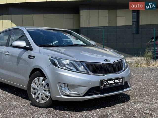 Сірий Кіа Ріо, об'ємом двигуна 1.4 л та пробігом 62 тис. км за 7990 $, фото 1 на Automoto.ua