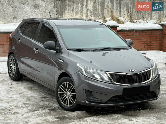 Сірий Кіа Ріо, об'ємом двигуна 1.4 л та пробігом 177 тис. км за 5450 $, фото 2 на Automoto.ua