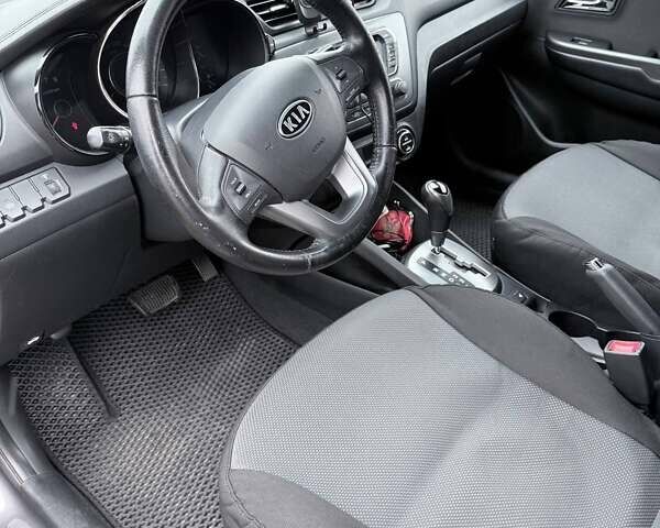 Серый Киа Рио, объемом двигателя 1.6 л и пробегом 104 тыс. км за 8000 $, фото 5 на Automoto.ua
