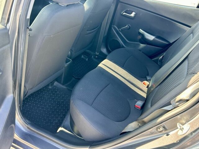 Сірий Кіа Ріо, об'ємом двигуна 1.4 л та пробігом 80 тис. км за 8200 $, фото 13 на Automoto.ua