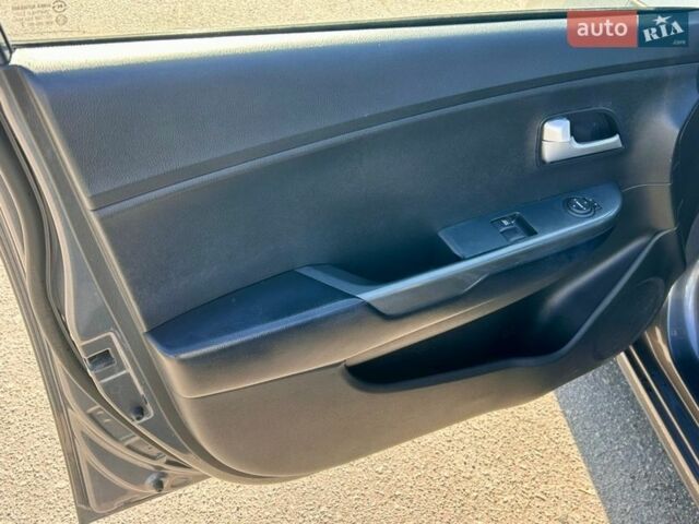 Сірий Кіа Ріо, об'ємом двигуна 1.4 л та пробігом 80 тис. км за 8200 $, фото 10 на Automoto.ua