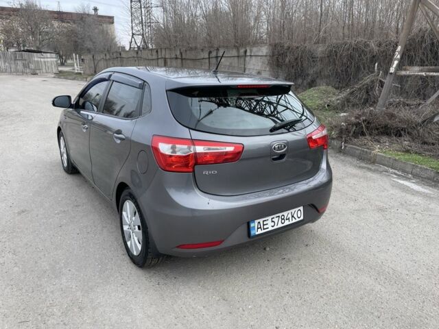 Сірий Кіа Ріо, об'ємом двигуна 1.6 л та пробігом 156 тис. км за 8800 $, фото 3 на Automoto.ua