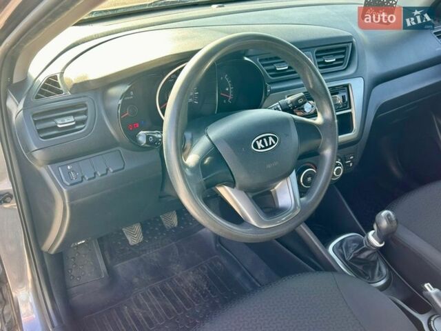 Сірий Кіа Ріо, об'ємом двигуна 1.4 л та пробігом 80 тис. км за 8200 $, фото 12 на Automoto.ua