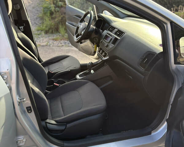 Серый Киа Рио, объемом двигателя 1.59 л и пробегом 138 тыс. км за 7800 $, фото 12 на Automoto.ua