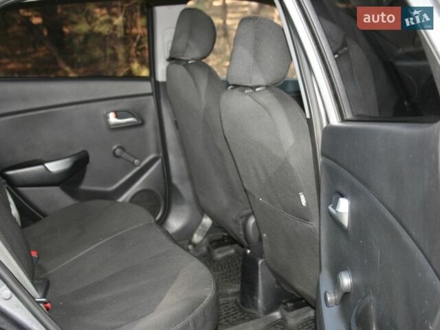 Сірий Кіа Ріо, об'ємом двигуна 1.4 л та пробігом 116 тис. км за 6500 $, фото 10 на Automoto.ua