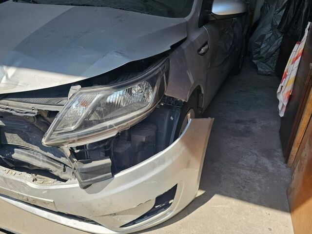 Серый Киа Рио, объемом двигателя 1.4 л и пробегом 103 тыс. км за 3300 $, фото 8 на Automoto.ua