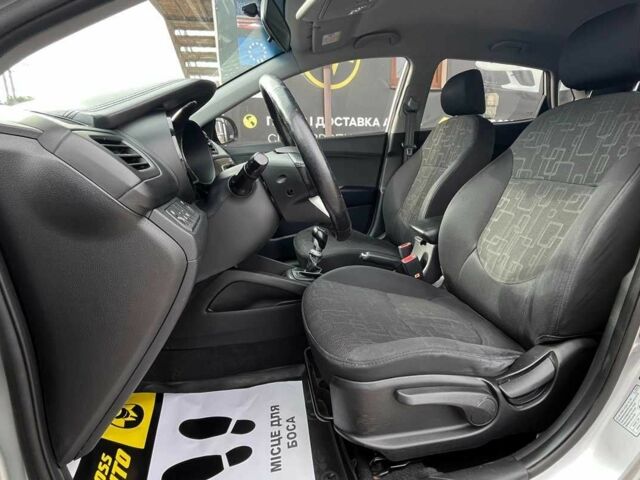 Серый Киа Рио, объемом двигателя 1.6 л и пробегом 218 тыс. км за 8500 $, фото 14 на Automoto.ua