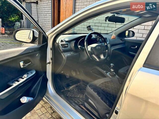 Серый Киа Рио, объемом двигателя 1.59 л и пробегом 145 тыс. км за 8800 $, фото 10 на Automoto.ua