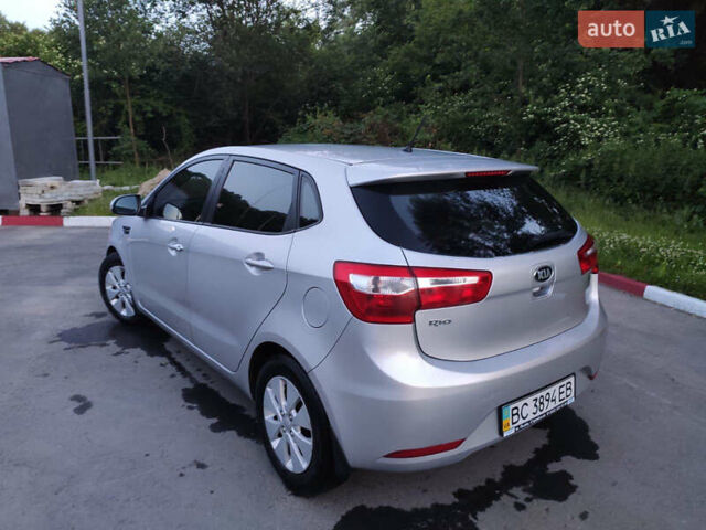 Серый Киа Рио, объемом двигателя 1.6 л и пробегом 217 тыс. км за 8000 $, фото 4 на Automoto.ua