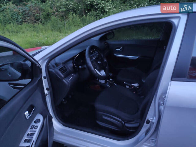 Серый Киа Рио, объемом двигателя 1.6 л и пробегом 217 тыс. км за 8000 $, фото 9 на Automoto.ua