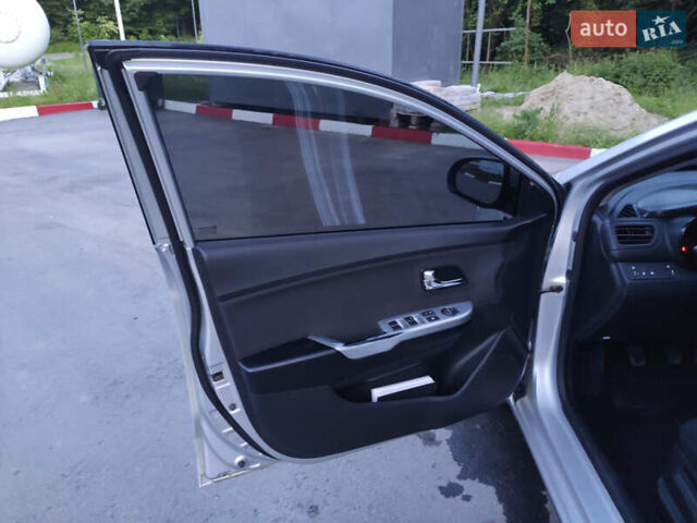 Серый Киа Рио, объемом двигателя 1.6 л и пробегом 217 тыс. км за 8000 $, фото 5 на Automoto.ua