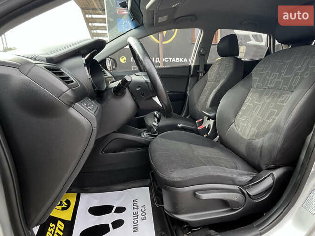Серый Киа Рио, объемом двигателя 1.59 л и пробегом 218 тыс. км за 8500 $, фото 14 на Automoto.ua