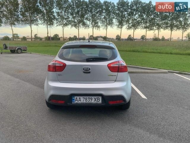 Сірий Кіа Ріо, об'ємом двигуна 1.12 л та пробігом 205 тис. км за 5500 $, фото 6 на Automoto.ua