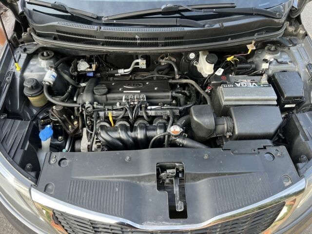 Сірий Кіа Ріо, об'ємом двигуна 1.6 л та пробігом 150 тис. км за 7200 $, фото 5 на Automoto.ua