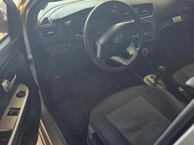 Серый Киа Рио, объемом двигателя 1.4 л и пробегом 103 тыс. км за 3300 $, фото 7 на Automoto.ua