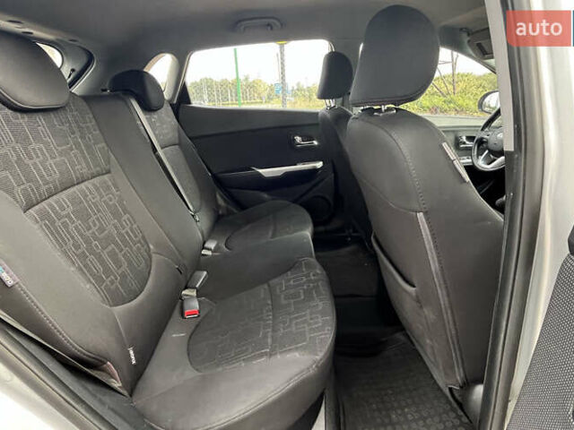 Серый Киа Рио, объемом двигателя 1.59 л и пробегом 218 тыс. км за 8500 $, фото 17 на Automoto.ua