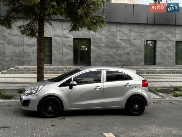 Серый Киа Рио, объемом двигателя 1.1 л и пробегом 190 тыс. км за 5999 $, фото 6 на Automoto.ua