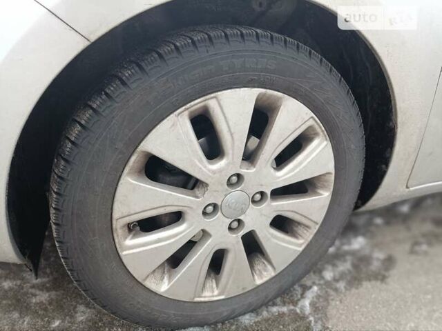 Сірий Кіа Ріо, об'ємом двигуна 1.12 л та пробігом 196 тис. км за 7500 $, фото 9 на Automoto.ua