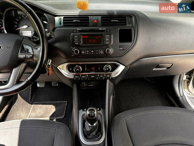 Серый Киа Рио, объемом двигателя 1.1 л и пробегом 190 тыс. км за 5999 $, фото 33 на Automoto.ua