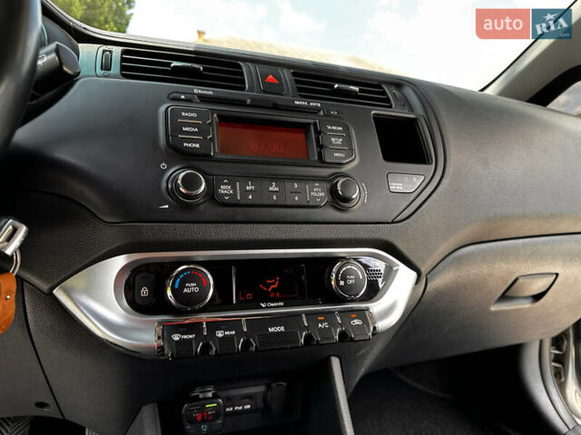 Серый Киа Рио, объемом двигателя 1.1 л и пробегом 190 тыс. км за 5999 $, фото 29 на Automoto.ua