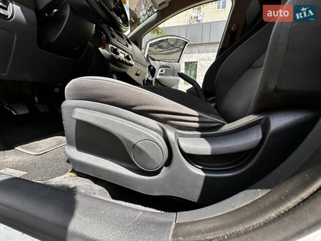 Серый Киа Рио, объемом двигателя 1.1 л и пробегом 190 тыс. км за 5999 $, фото 34 на Automoto.ua